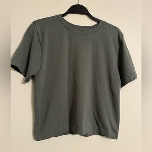 Moss green cropped tee